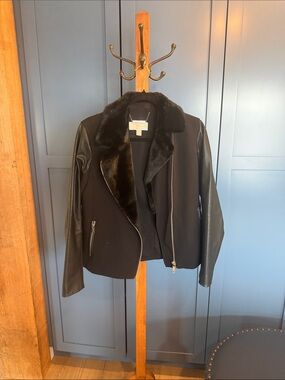 MICHAEL Michael Kors Black Faux Fur Collar Leather-Sleeve Moto Jacket